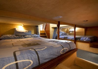Myall Lakes houseboat holiday bedding arrangement