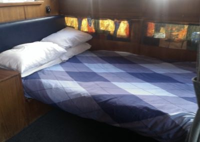 45ft houseboat double bed enjoying a holiday in myall lakes